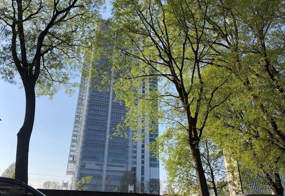 Casa Gianduia Davanti Al Grattacielo Turín Exterior foto