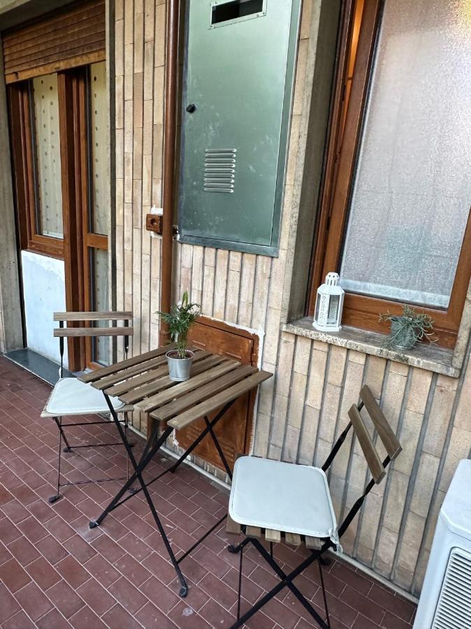 Casa Gianduia Davanti Al Grattacielo Turín Exterior foto