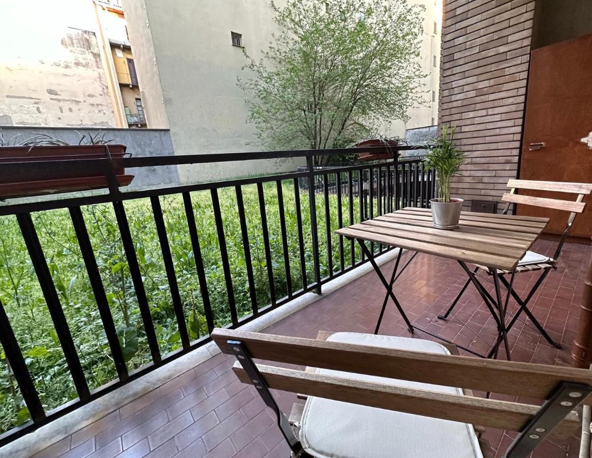 Casa Gianduia Davanti Al Grattacielo Turín Exterior foto