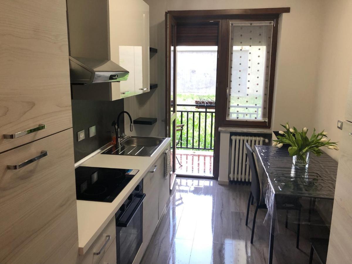 Casa Gianduia Davanti Al Grattacielo Turín Exterior foto