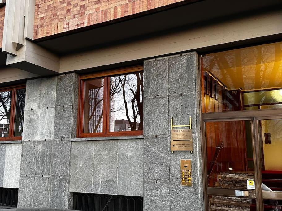 Casa Gianduia Davanti Al Grattacielo Turín Exterior foto