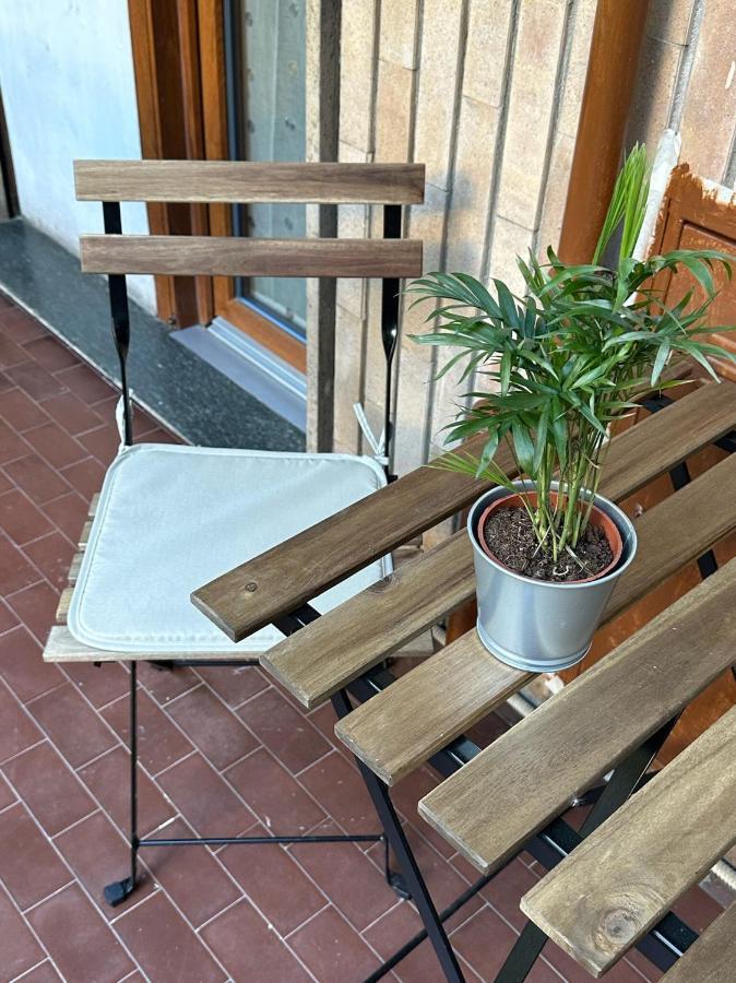 Casa Gianduia Davanti Al Grattacielo Turín Exterior foto