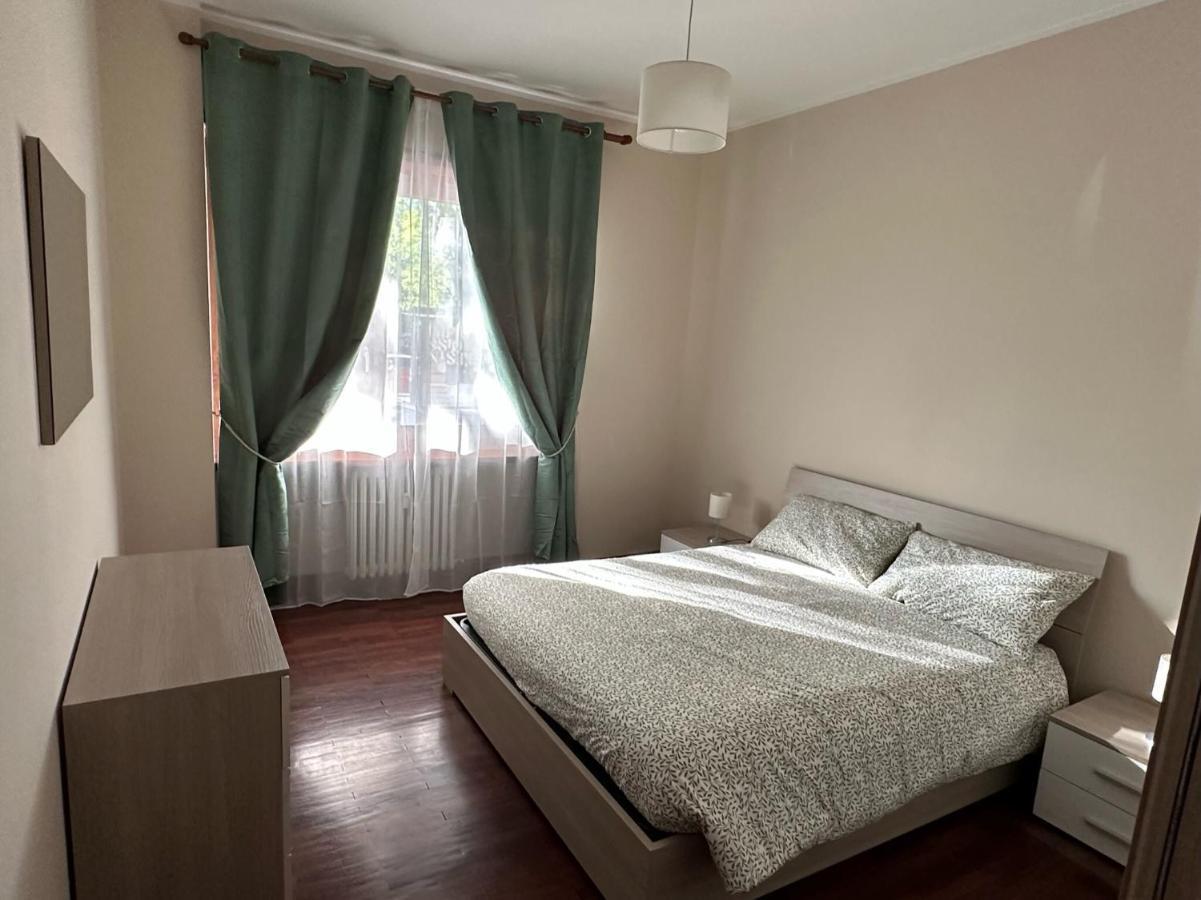 Casa Gianduia Davanti Al Grattacielo Turín Exterior foto
