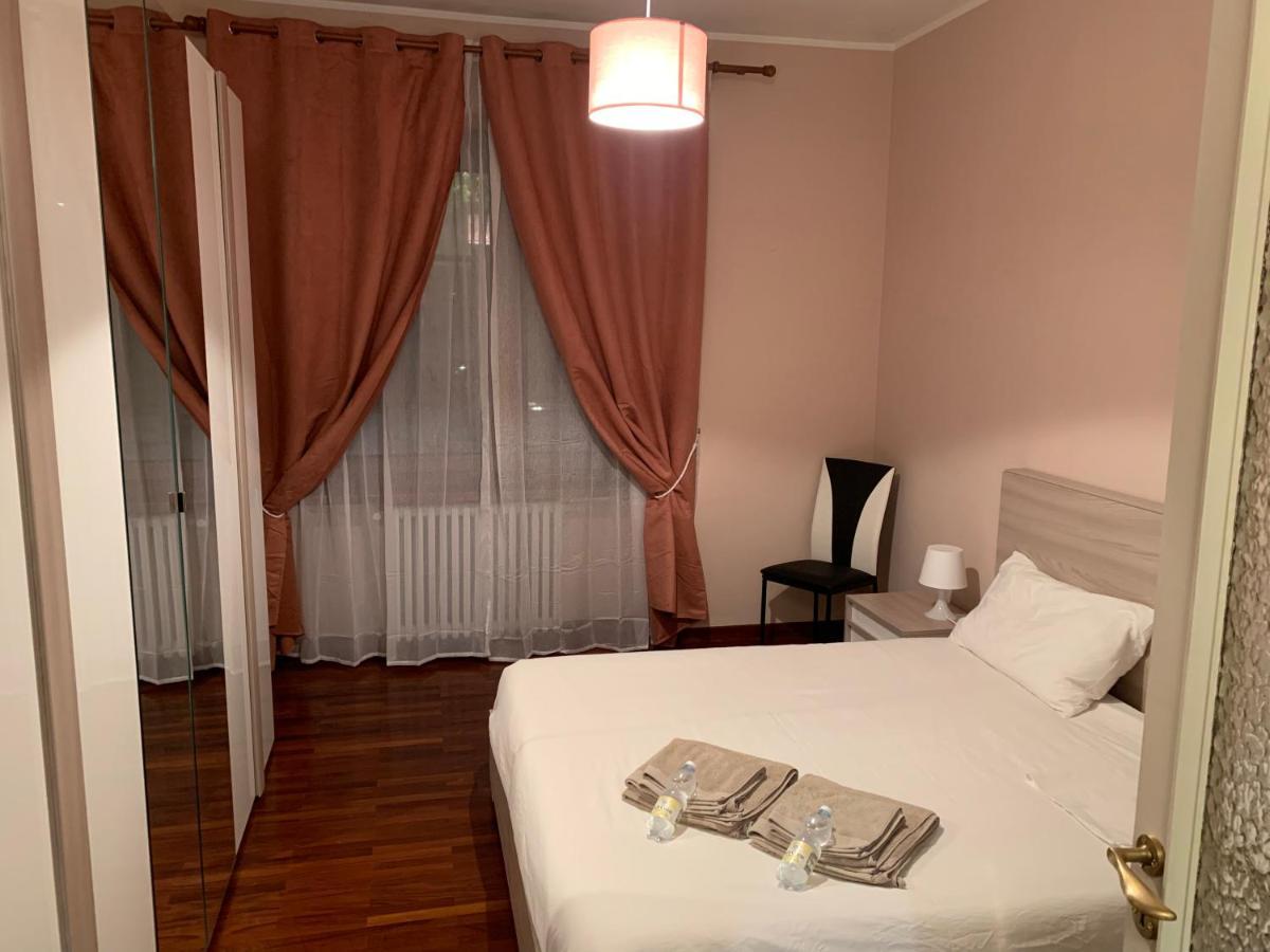 Casa Gianduia Davanti Al Grattacielo Turín Exterior foto