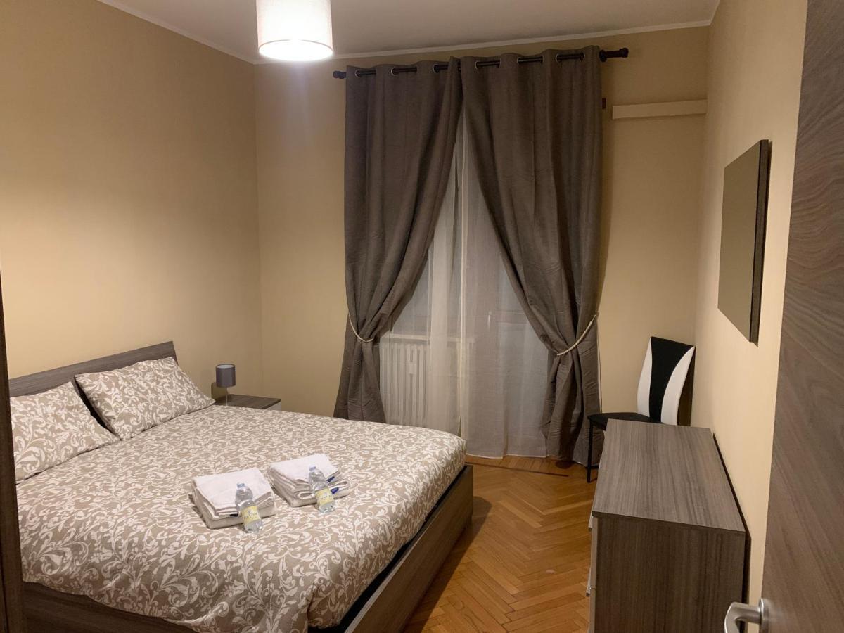 Casa Gianduia Davanti Al Grattacielo Turín Exterior foto