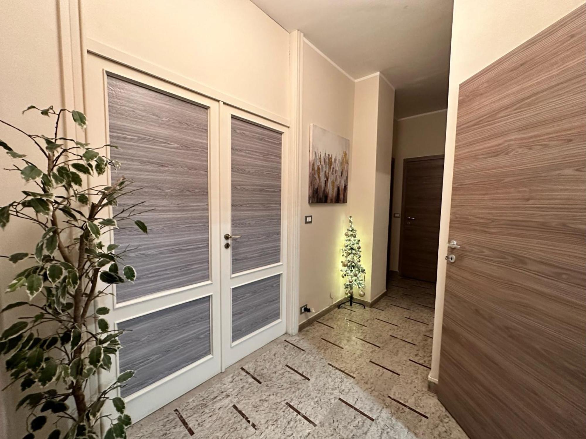 Casa Gianduia Davanti Al Grattacielo Turín Exterior foto
