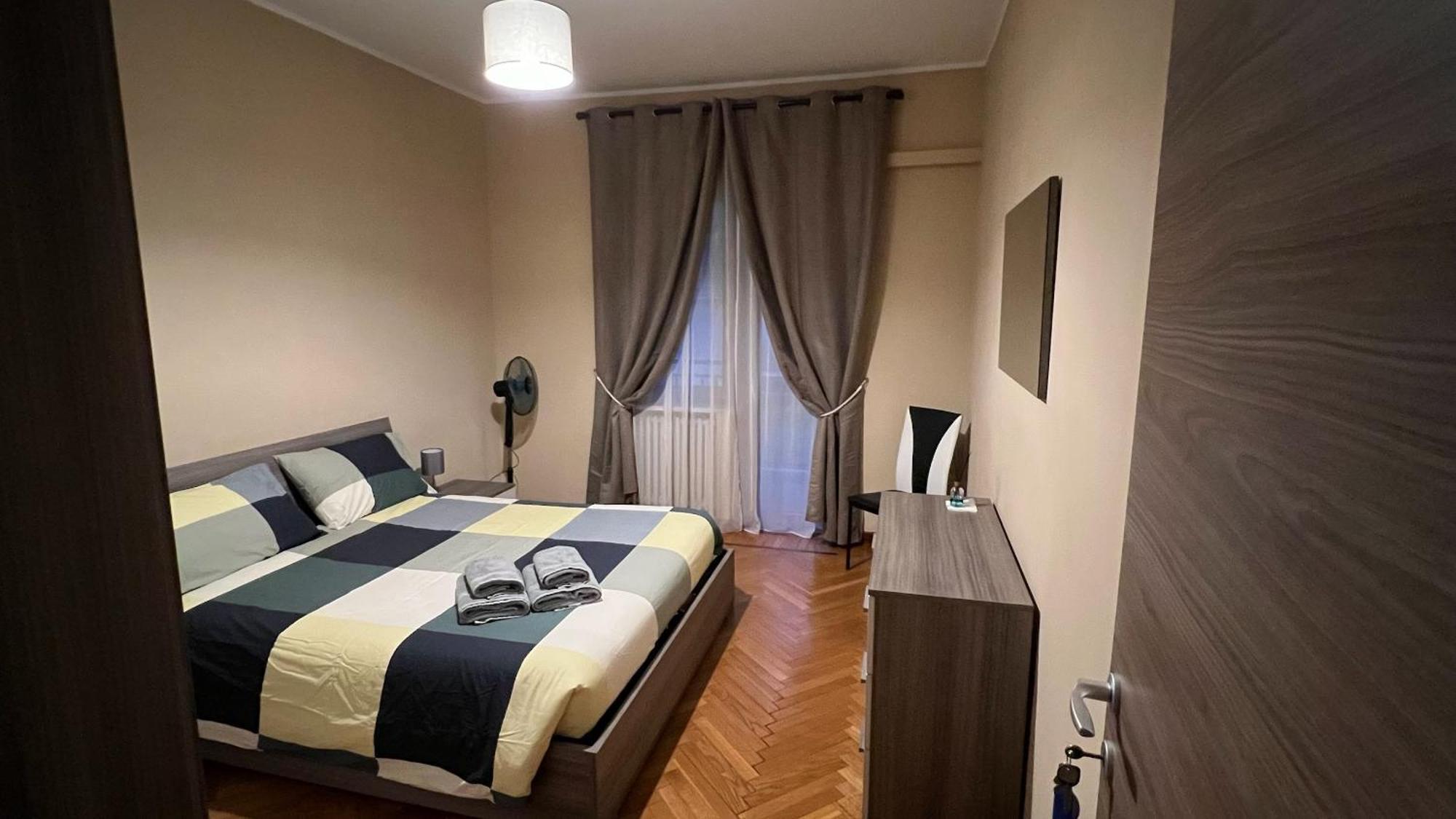 Casa Gianduia Davanti Al Grattacielo Turín Exterior foto