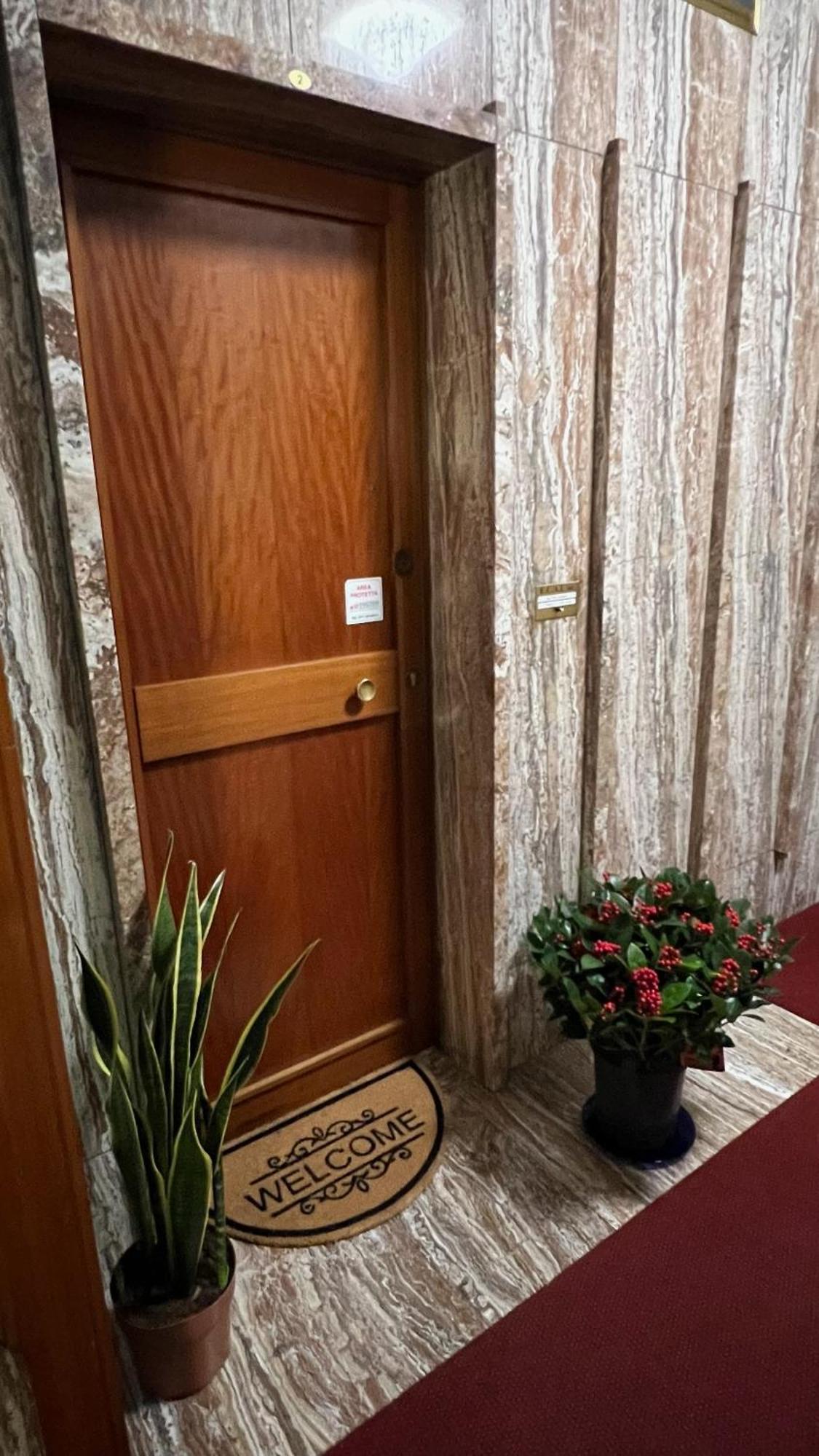 Casa Gianduia Davanti Al Grattacielo Turín Exterior foto